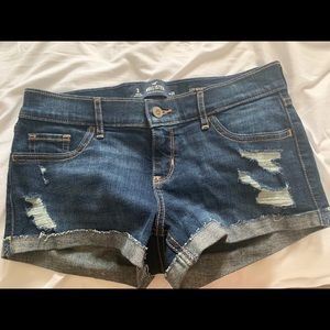 Hollister low rise riped Jean shorts
